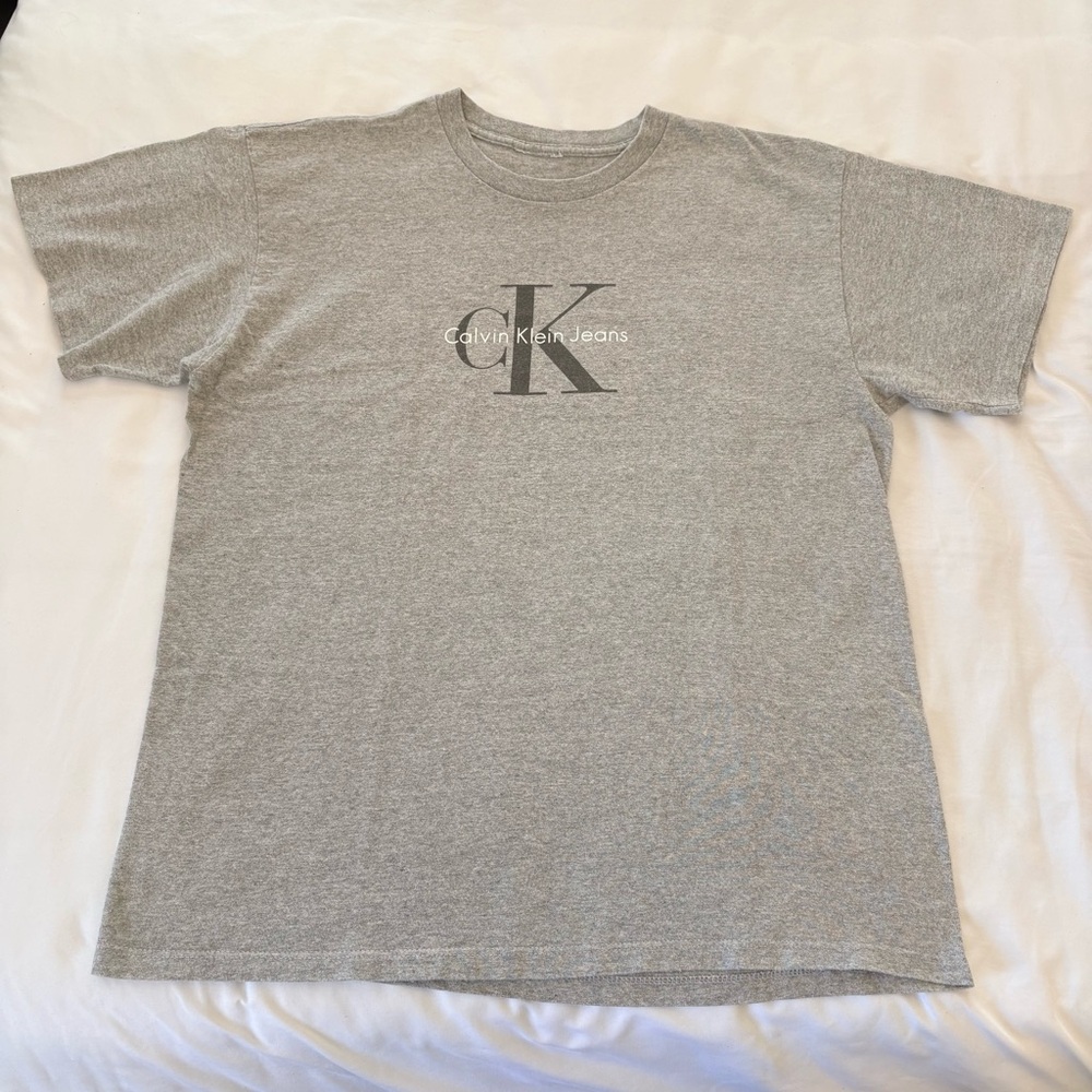 Vintage Calvin Klein Jeans Grey Monogram Logo T-Shirt – Fits Large